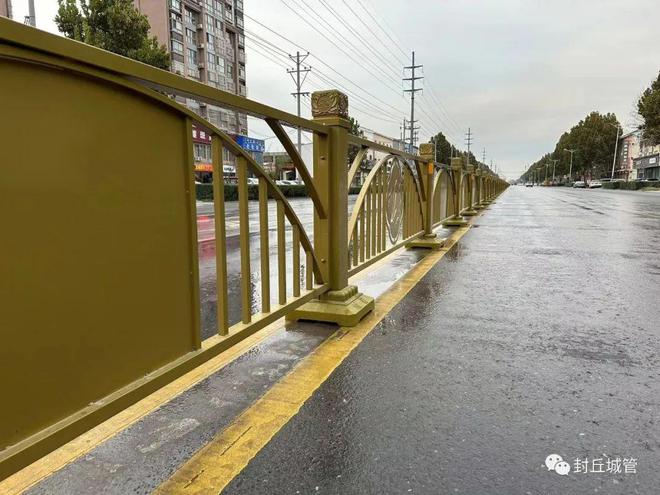 封丘世纪大道、工业路、鸿业路…护栏上岗！(图2)